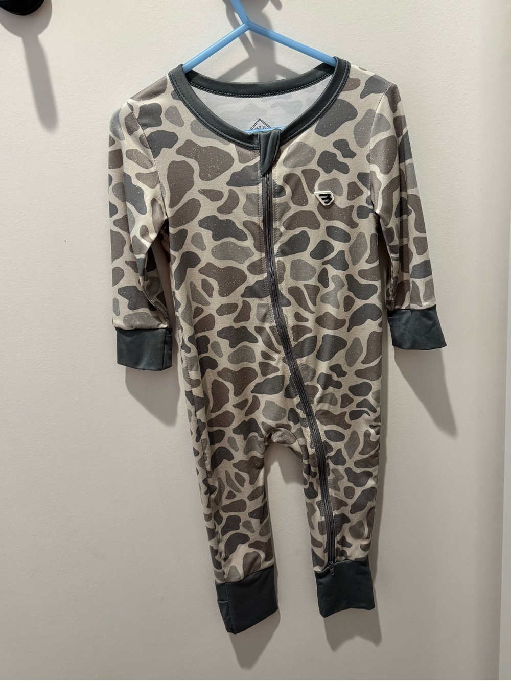 LIKE NEW Burlebo Duck Camo Zippered Onesie —12-18 Months